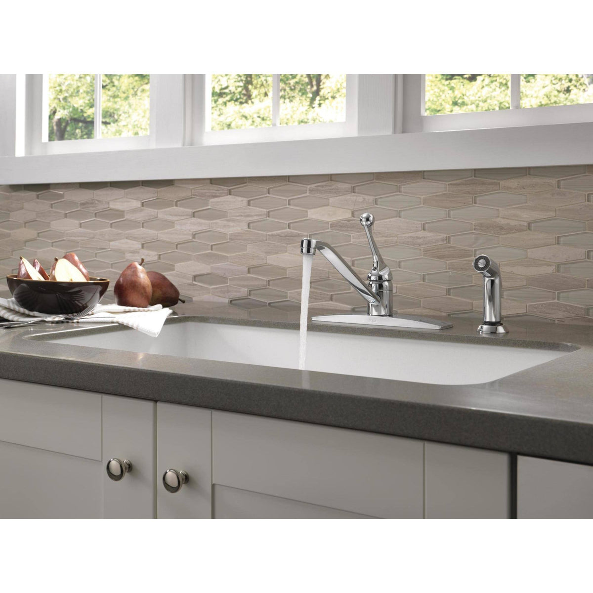 Single Handle Kitchen Faucet with Spray - Chrome T4818