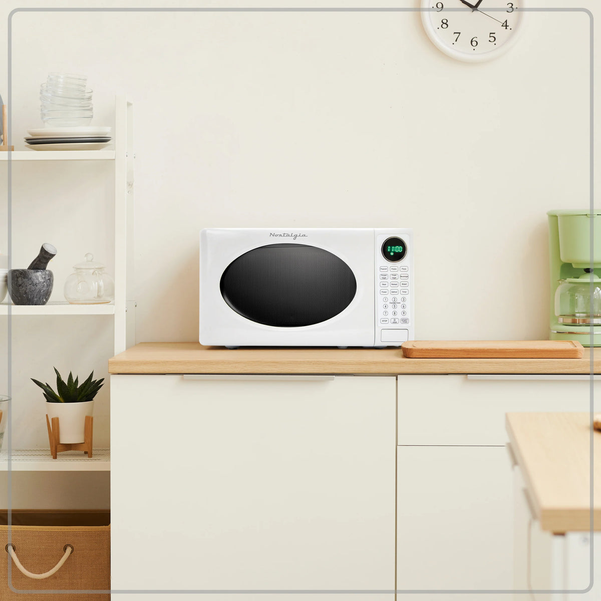 0.7 Cu Ft Retro Microwave I54102